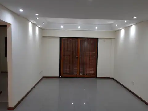 Departamento en Alquiler en Lomas del Mirador, $ 750.000