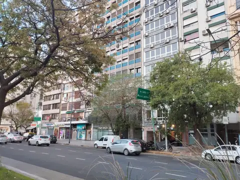 Depósito Oficina y Local interno en Retiro sobre Av. 9 de Julio