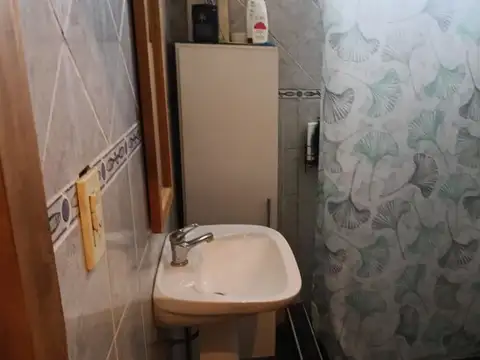 Casa 7 ambientes con 2 baños