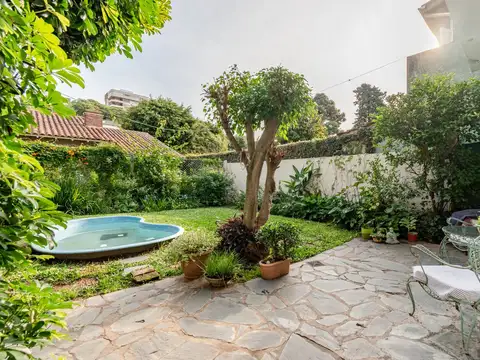 IDEAL PH EN UNA PLANTA CON JARDIN Y COCHERA EN PLENA ZONA RESIDENCIAL DE ACASSUSO.