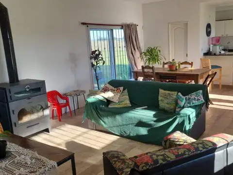 Casa 4 ambientes con 2 baños