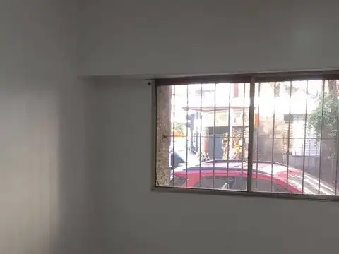 Guayaquil 195 PB. CABALLITO 2 ambientes - ideal uso profesional