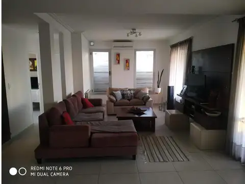 Casa 4 ambientes con 4 baños
