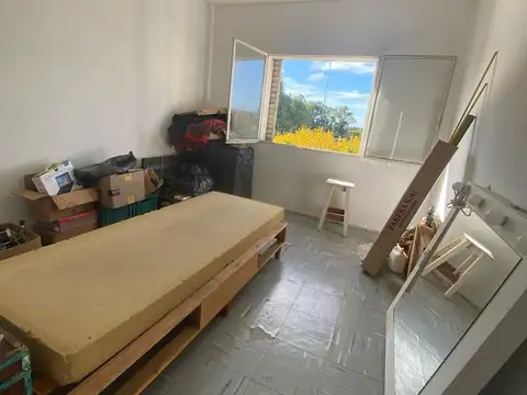 Venta de departamento a refaccionar en Villa elisa