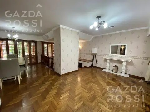 Casa en Venta con 2 cocheras