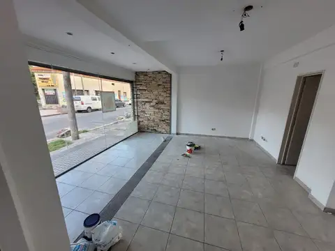 Local en Alquiler Via Púb.