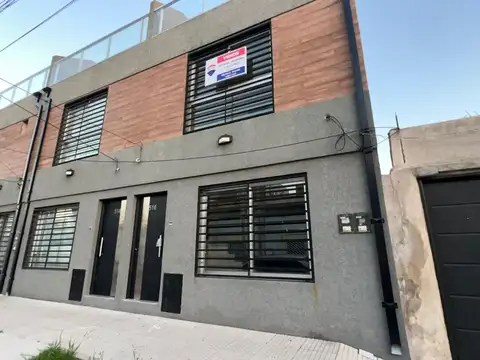 duplex 4 amb en venta con doble balcón y patio
