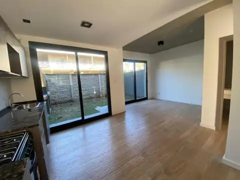 Casa 4 ambientes con 3 baños