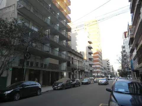 Cochera. Edificio de categoria OPORTUNIDAD!