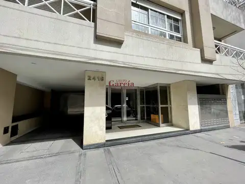 Falucho 2400, Piso 8