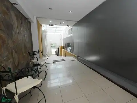 Hermoso Dpto. al frente en un 5° piso  con amplio balcón.