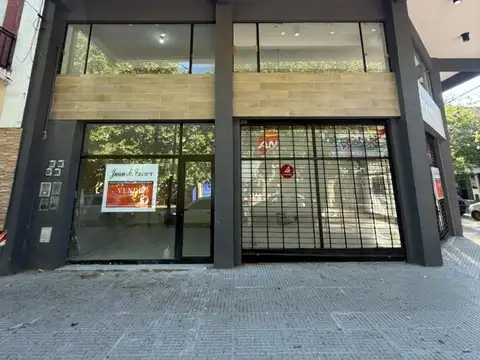 Exclusivo local en venta en Ituzaingó Sur centro
