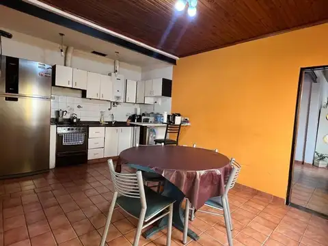 Casa 4 ambientes con 1 baño