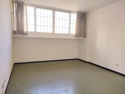 Oficina en Alquiler en Centro, $ 150.000