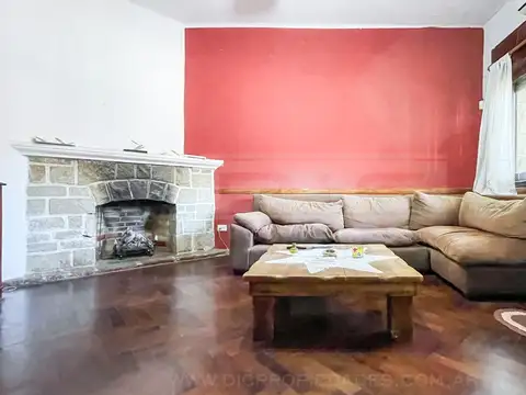 Aristobulo del Valle al 2500, entre Warnes y Ohiggins