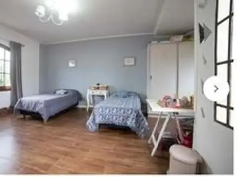 HERMOSA CASA DE 4 AMBIENTES CON COCHERA Y PILETA DE NATACION