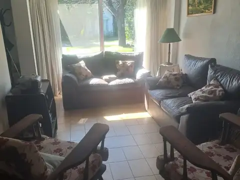 Casa en Venta con 3 cocheras