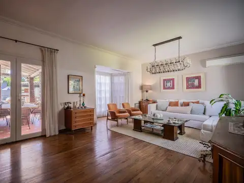 Casa en Venta con 1 cochera