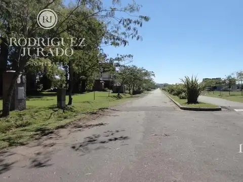 Lote Sobre Calle Ppal. Fondo Especial Con Laguna Armada