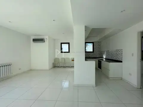 Casa en Venta con 3 cocheras