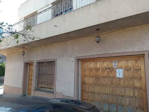 Almirante Brown 1200, Piso PB