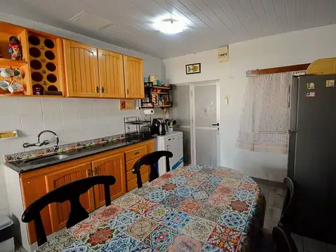 Casa dos dormitorios en venta en Cerro con garage