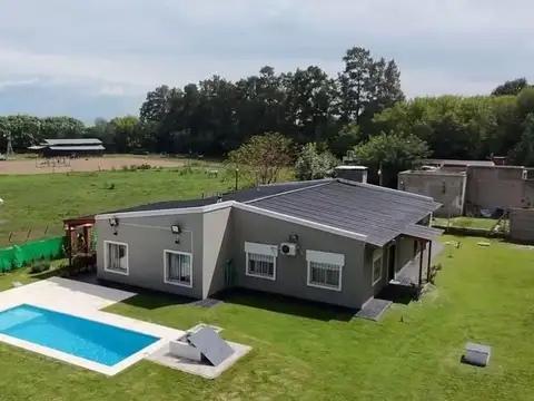 Casa 4 ambientes con 2 baños