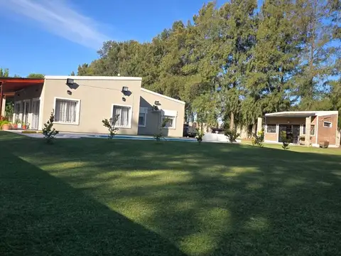 CASA EN BARRIO PARQUE HIPICA CAÑUELAS