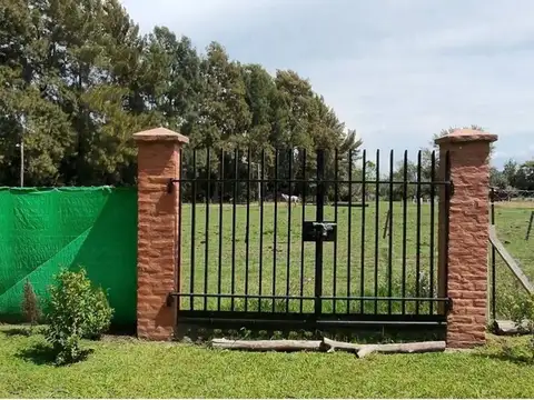 CASA EN BARRIO PARQUE HIPICA CAÑUELAS