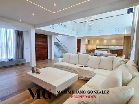 Casa 7 ambientes con 2 baños