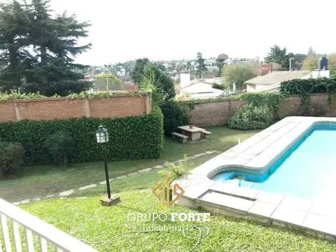 Casa 5 ambientes con 2 baños