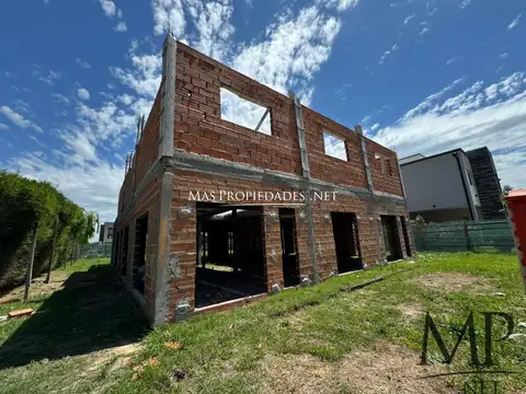 Casa 5 ambientes con 3 baños