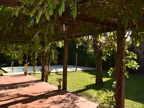 Hermosa casa en venta en Granadero Baigorria