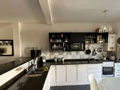 Casa en Alquiler con 1 cochera