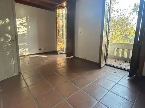 Casa en alquiler barrio Pichincha 4 dormitorios balcón terraza patio amplia río oroño