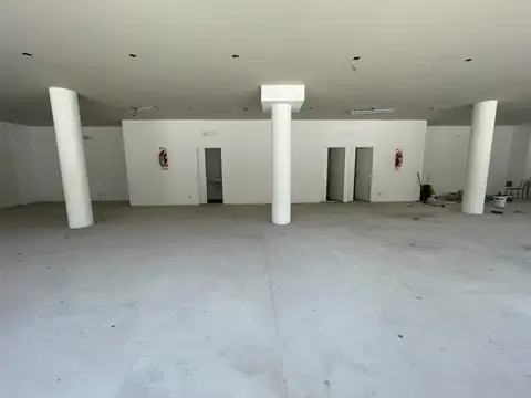 Local en Alquiler en Olivos, USD 12.500