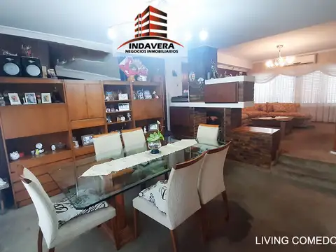 Casa en Venta con 2 cocheras