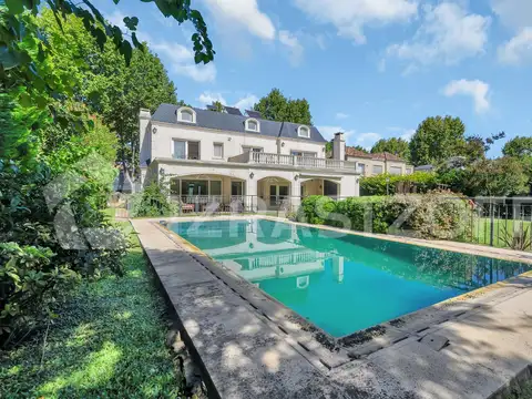 Casa en alquiler de 5 dormitorios en Ayres de Pilar. Amoblada