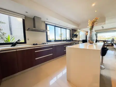 Casa 6 ambientes con 3 baños