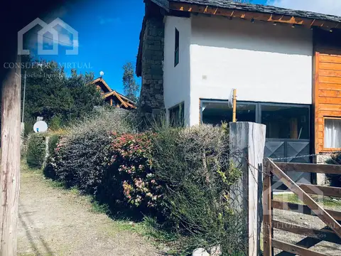 Casa 8 ambientes con 2 baños