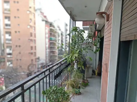 VENTA DEPARTAMENTO 4 AMBIENTES ALMAGRO BALCON DEPENDENCIA COCHERA
