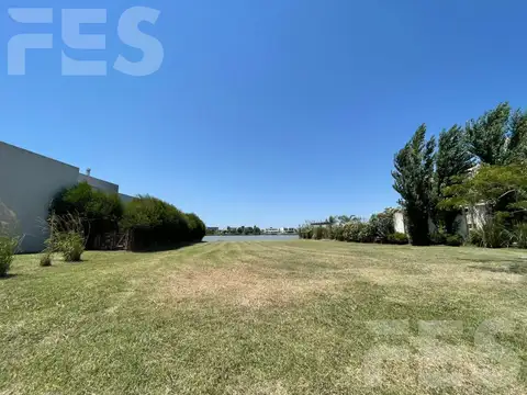 Terreno en Venta 18  mts Fondo