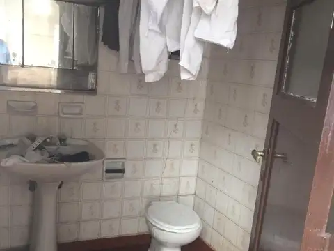 VENTA CASA DE 3 AMBIENTES CON LOCAL EN LOTE PROPIO 