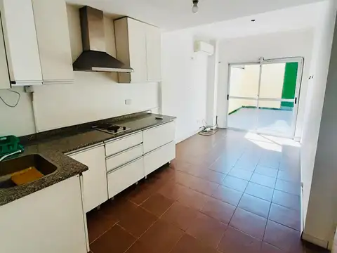 Avenida Bartolomé Mitre 1000, Piso PB