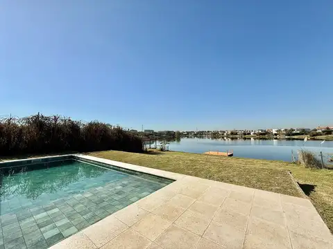 Casa a la laguna en venta en San Benito Villanueva