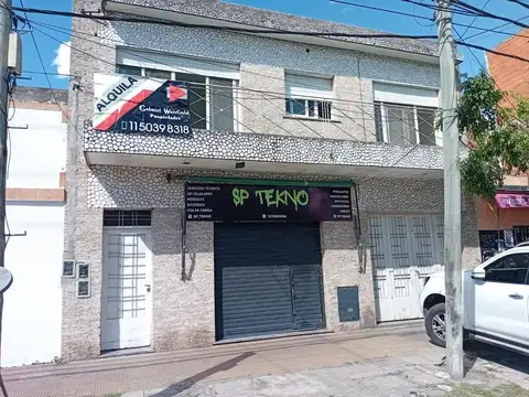 Alquiler de Departamento 3 Amientes 1 Piso x escalera