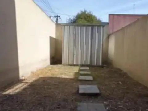 EN VENTA DUPLEX CON PATIO Y COCHERA PRIVADA EN MERLO