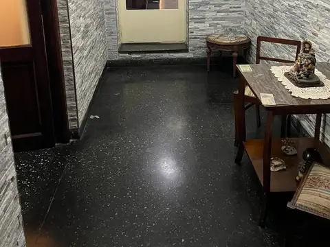 Casa 8 ambientes con 3 baños