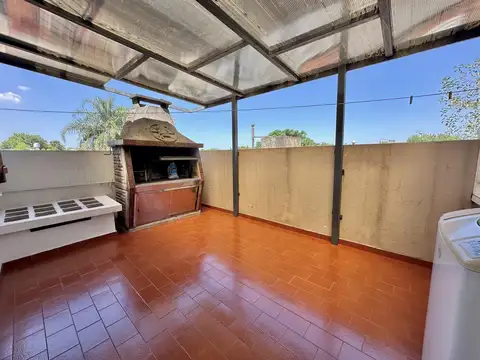 Depto Tipo Casa en Alquiler con 1 cocheras