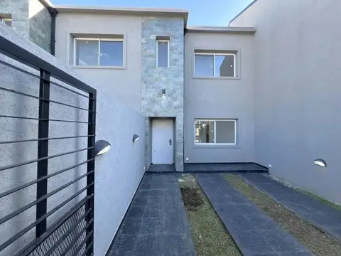 VENTA CASA 3AMB, DUPLEX HURLINGHAM APTA CREDITO